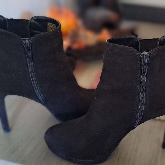 Womens high heeled boots - Picture 2 of 2